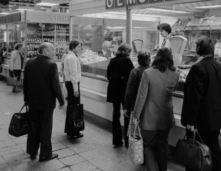 A department store in East Berlin, by Christof Sonderegger, September 1975. ETHBIB.Bildarchiv. Public Domain.