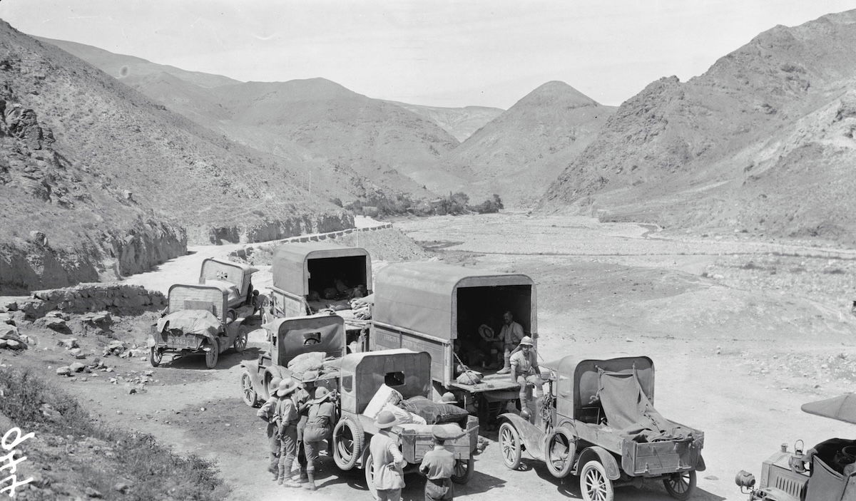 Vehicles of the ‘Dunsterforce’ on the move, by Ariel Varges, 1918. Imperial War Museum.