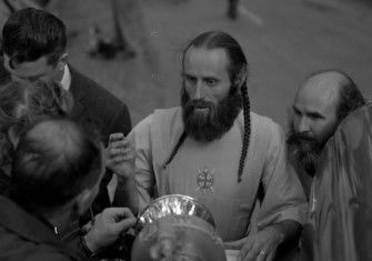 Bishop Asaiah talks with police and reporters outside the ruins of the headquarters of the Fountain of the World cult following an bomb attack by two former members, 11 December 1958. The Regents of the University of California (CC BY 4.0
