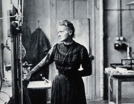 A portrait of Marie Curie in her laboratory. Wellcome Collection. Public Domain.