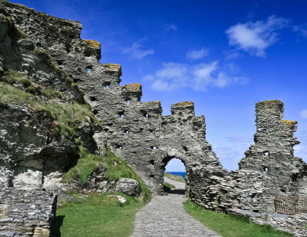 Tintagel Castle, Cornwall by @Sage_Solar